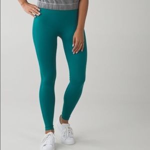 NWOT Lululemon Zone in Compress Leggings Emerald